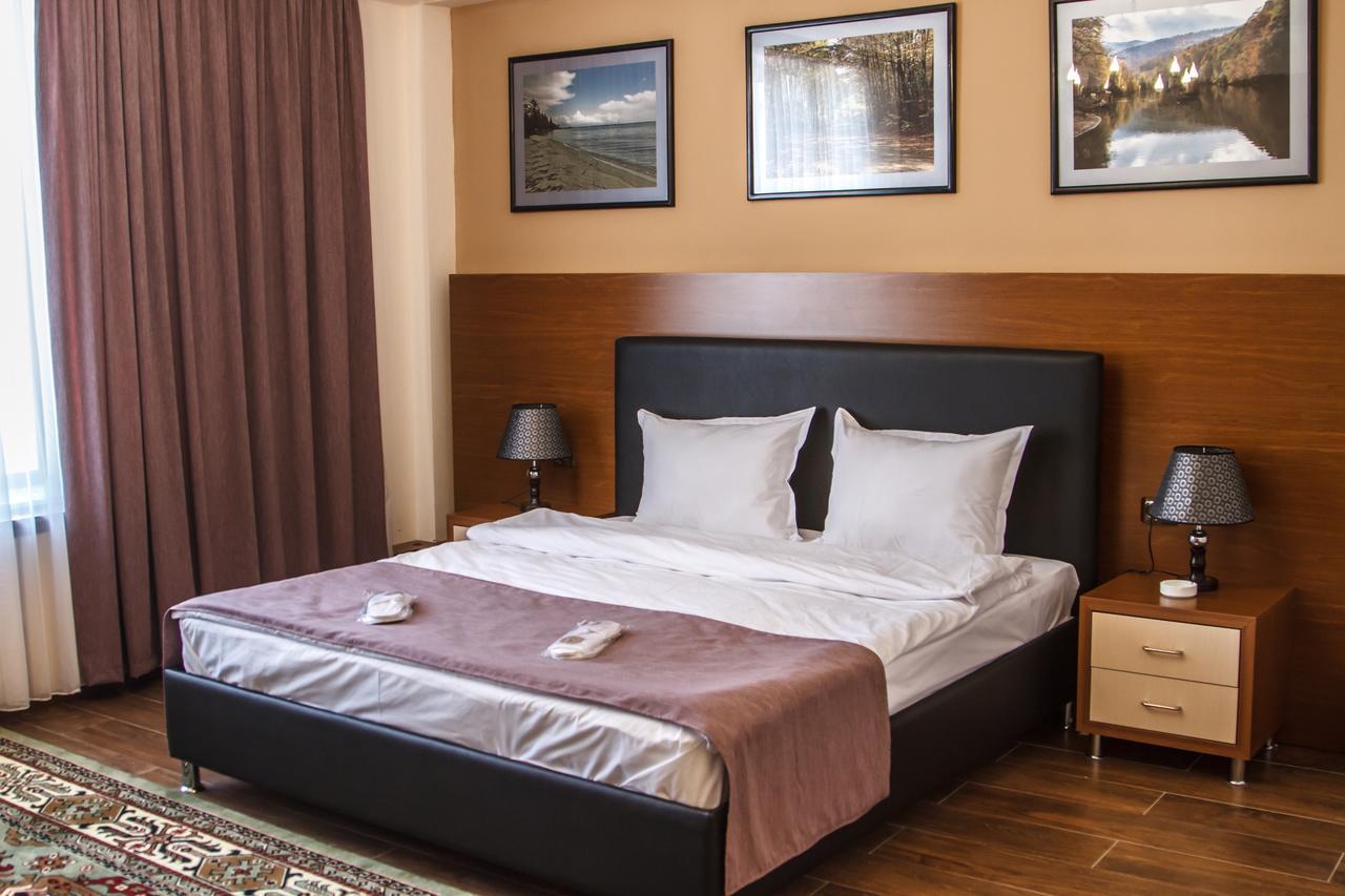 Hotel Plaza Viktoria Guiumri Quarto foto